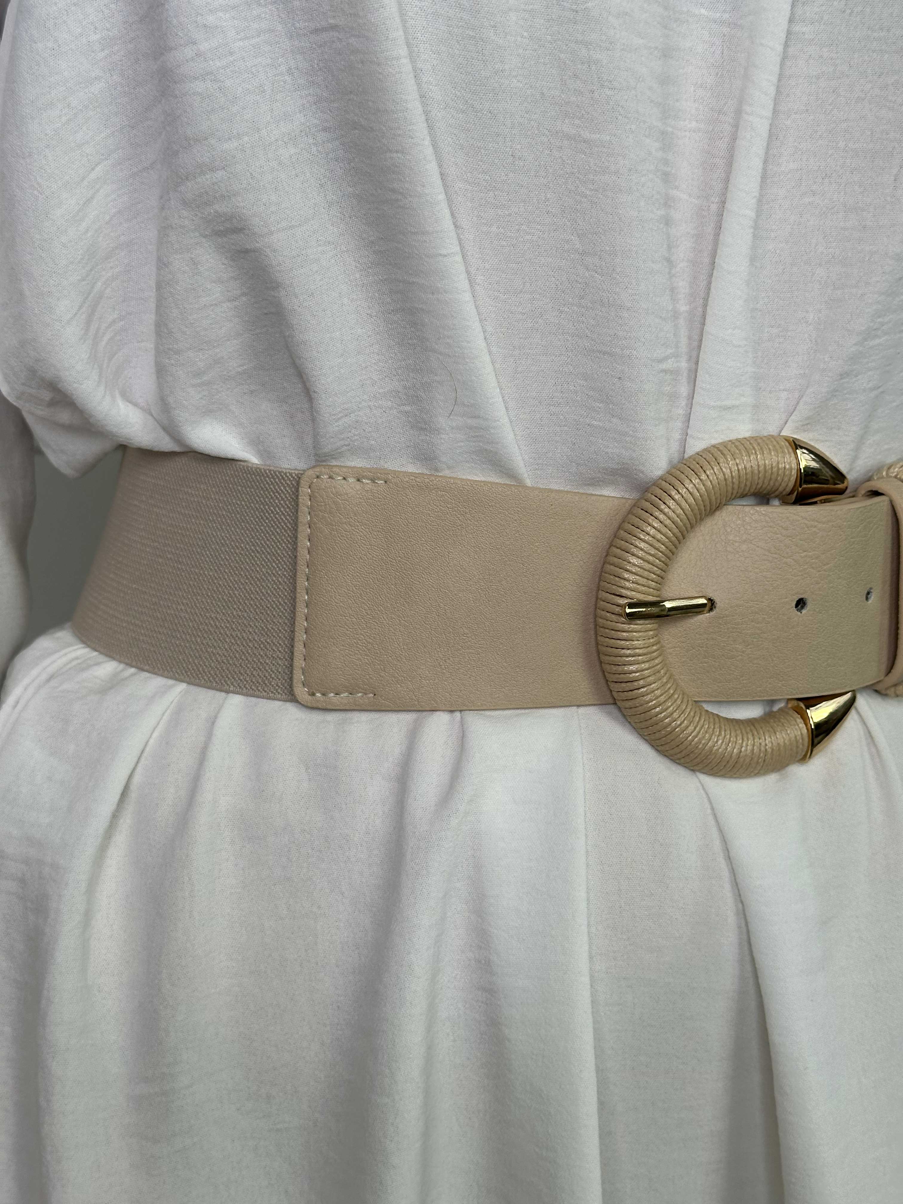 Emily - Elastisk taljebælte med læderlook detaljer